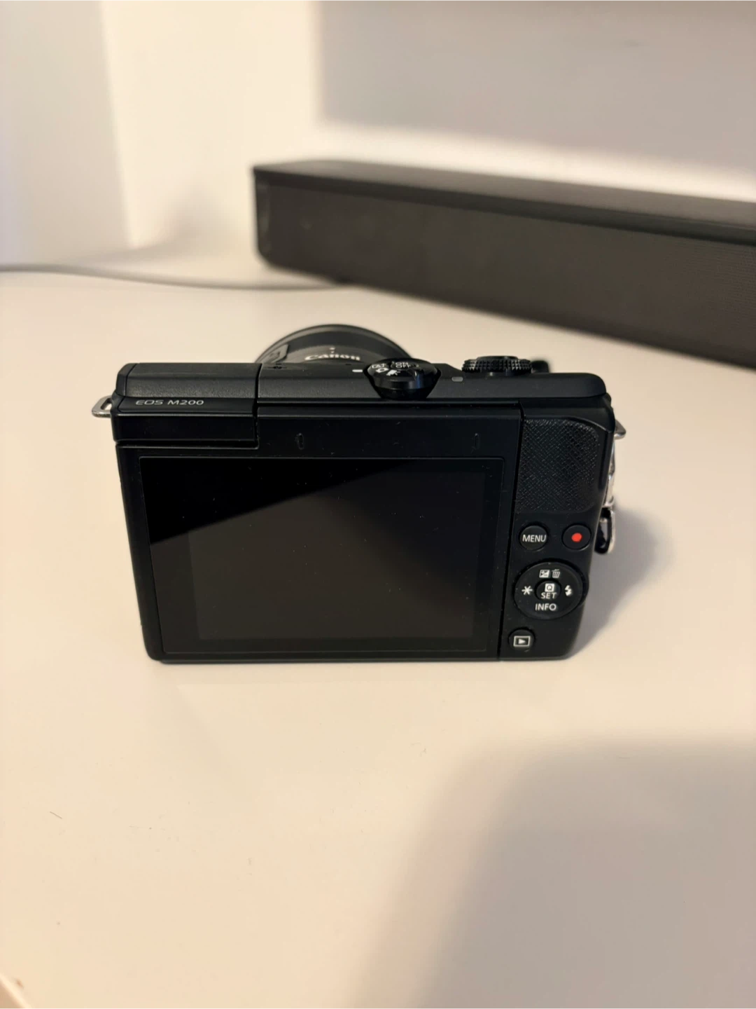 Canon EOS M200 with EF-M 15-45mm Lens (Like New) - photo 4