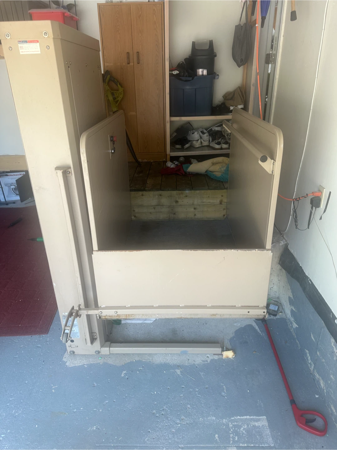 Bruno VPL-3100 Residential Vertical Platform Lift