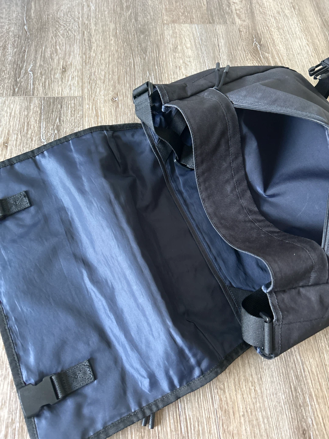 Lacoste Black Messenger Bag - photo 3