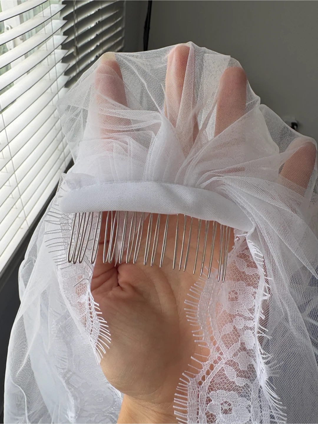White lace trim wedding veil - photo 4