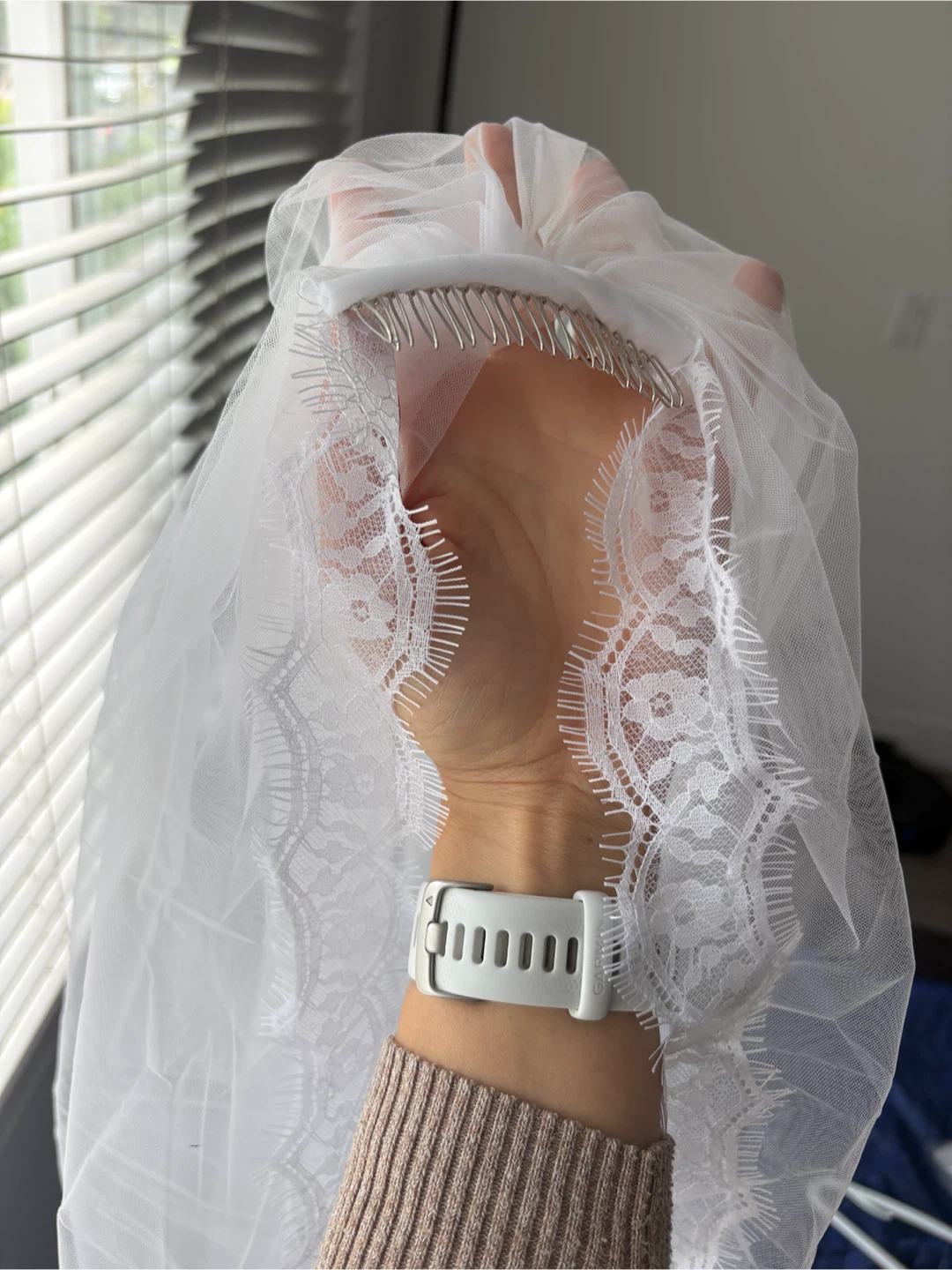 White lace trim wedding veil - photo 5