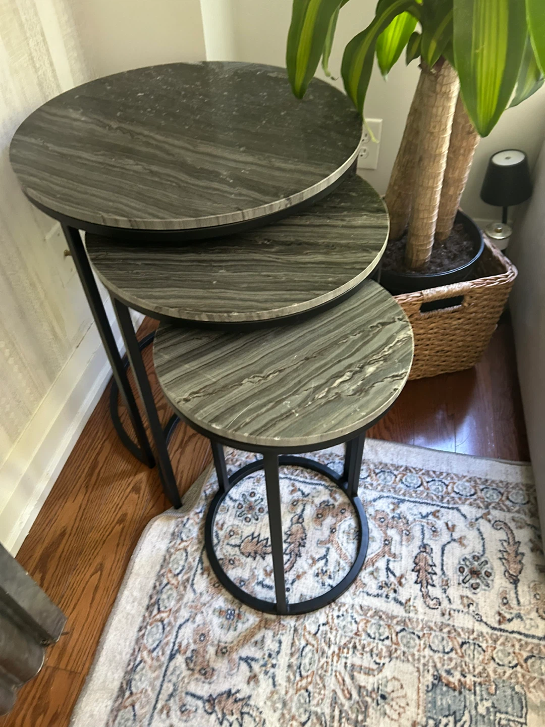 Set of 3 round nesting tables with marble-look finish