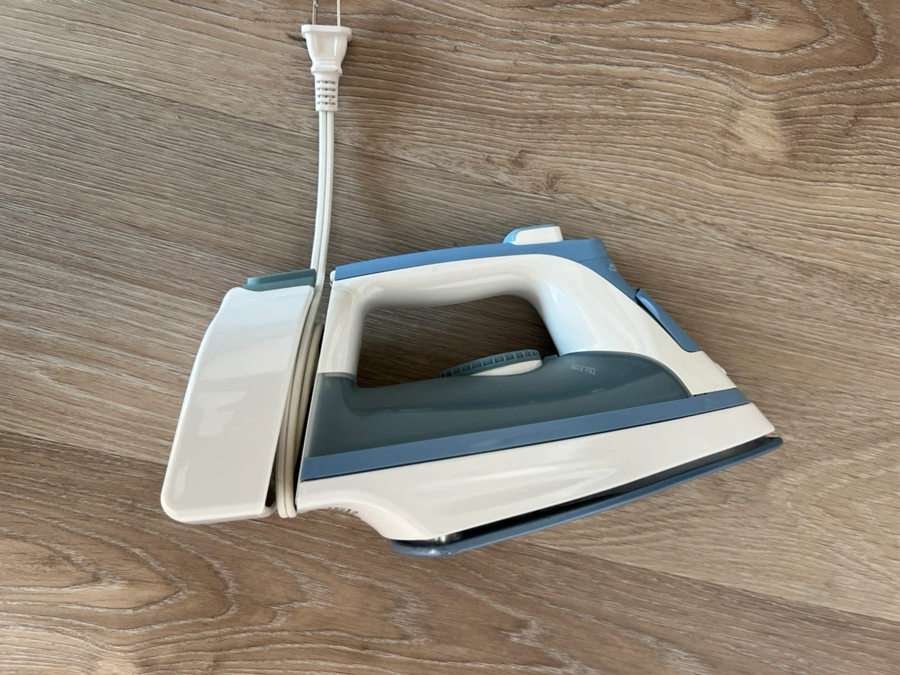 Hamilton Steam Iron with Cord Wrap
