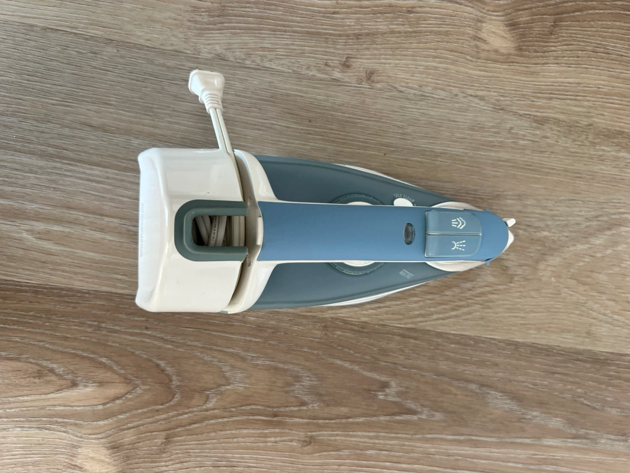 Hamilton Steam Iron with Cord Wrap - photo 2