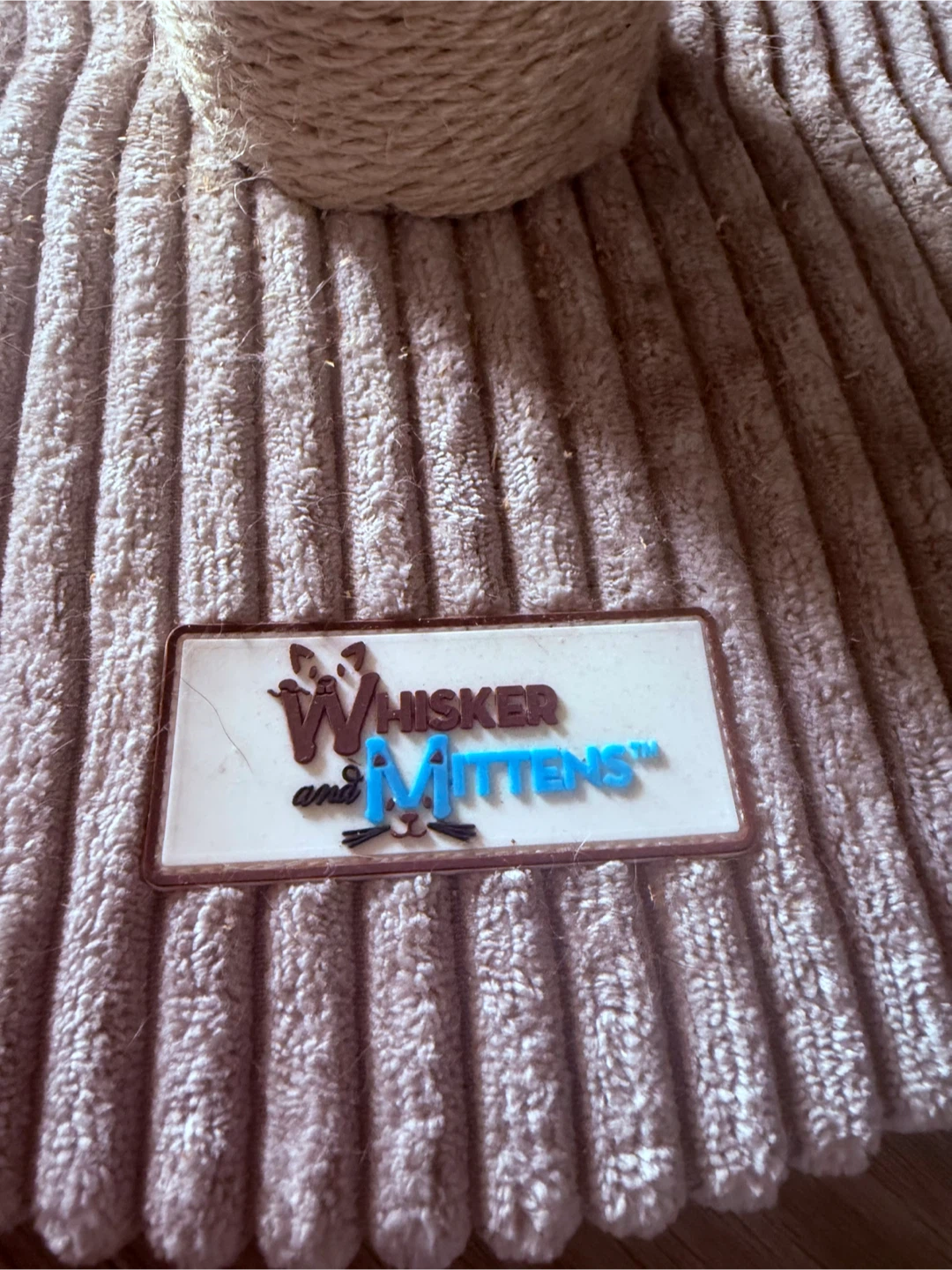 Like New • WHISKER And MITTENS • CAT Scratch Post • $10 - photo 2