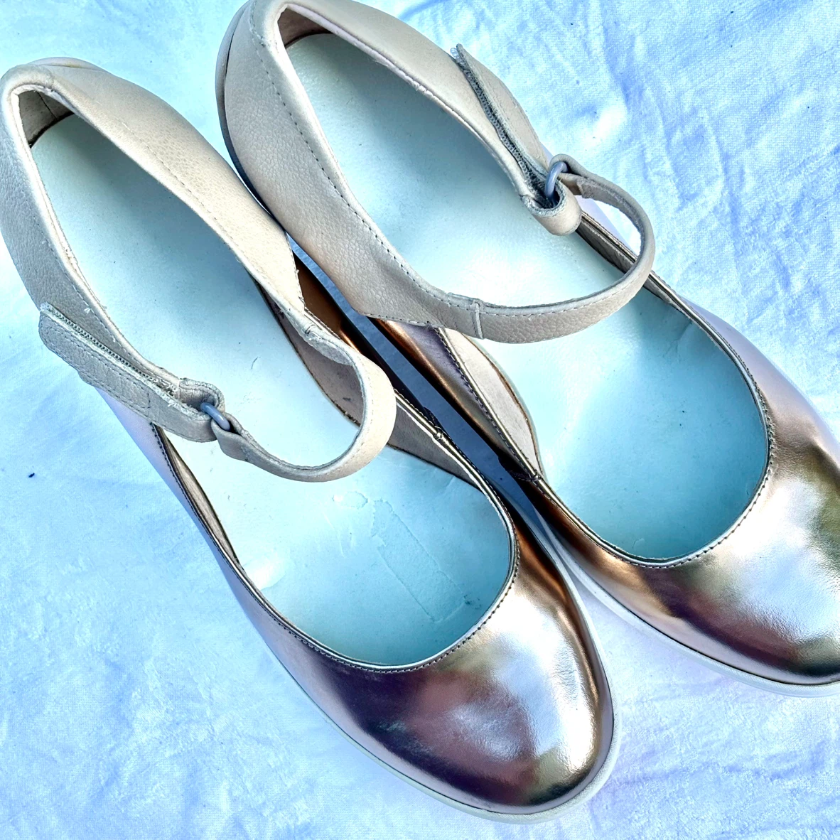 Tsubo size 8 Metallic gold Wedge Shoes - photo 2