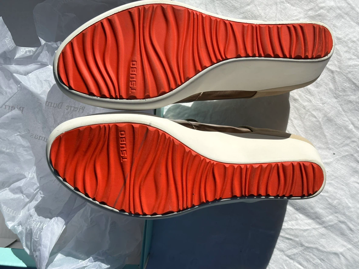 Tsubo size 8 Metallic gold Wedge Shoes - photo 4