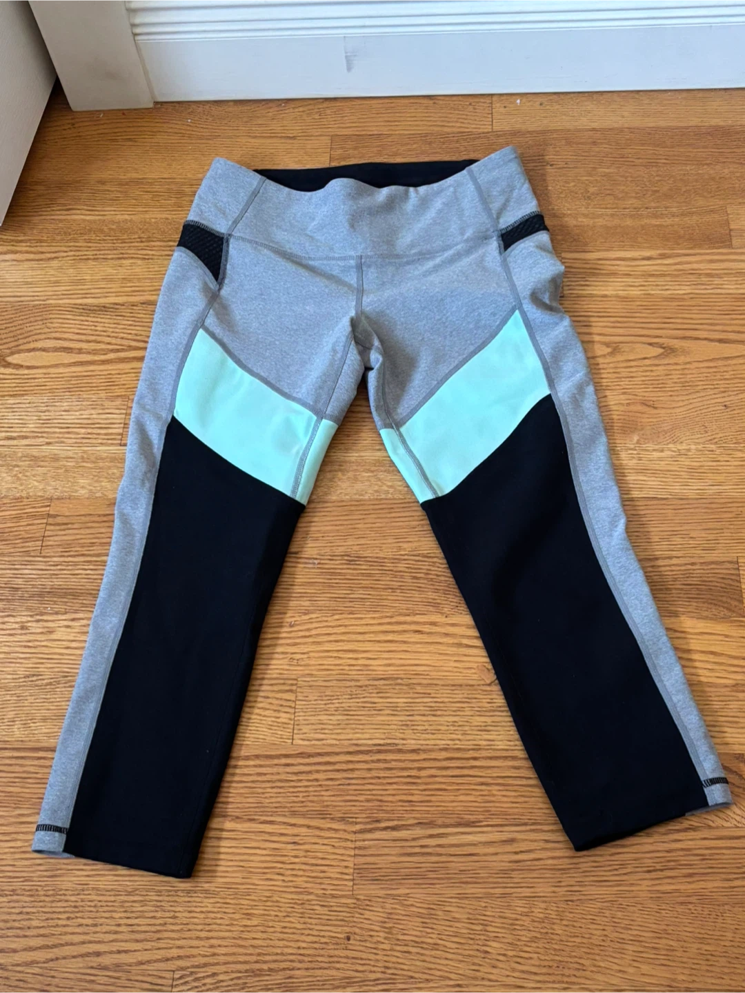 Exercise capris tights size S
