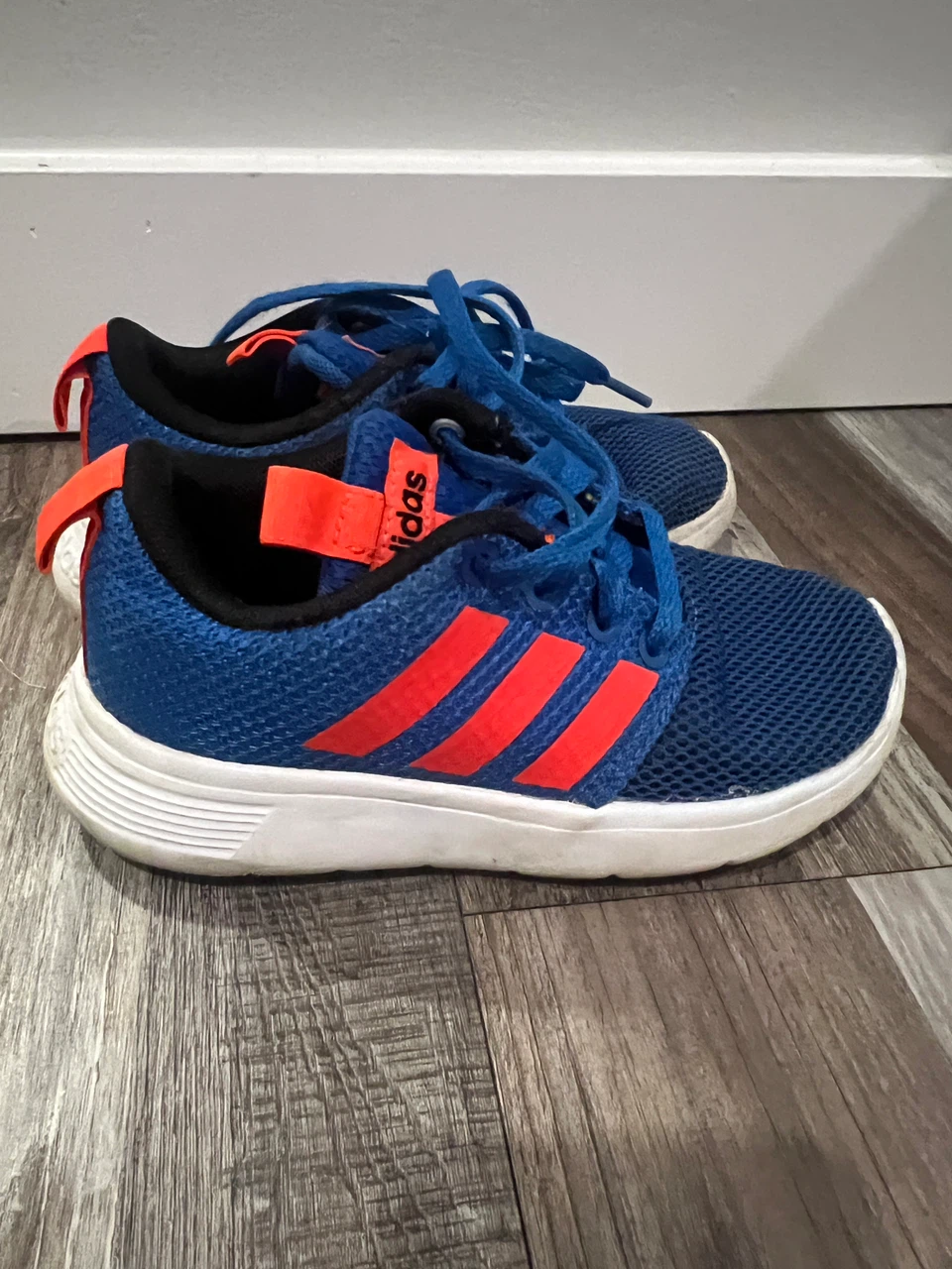 Adidas kids shoes 🏈 size 10.5