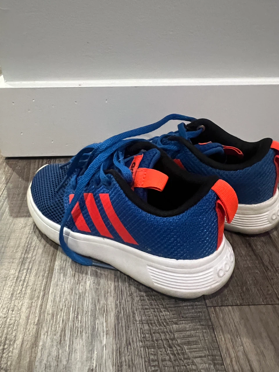 Adidas kids shoes 🏈 size 10.5 - photo 2