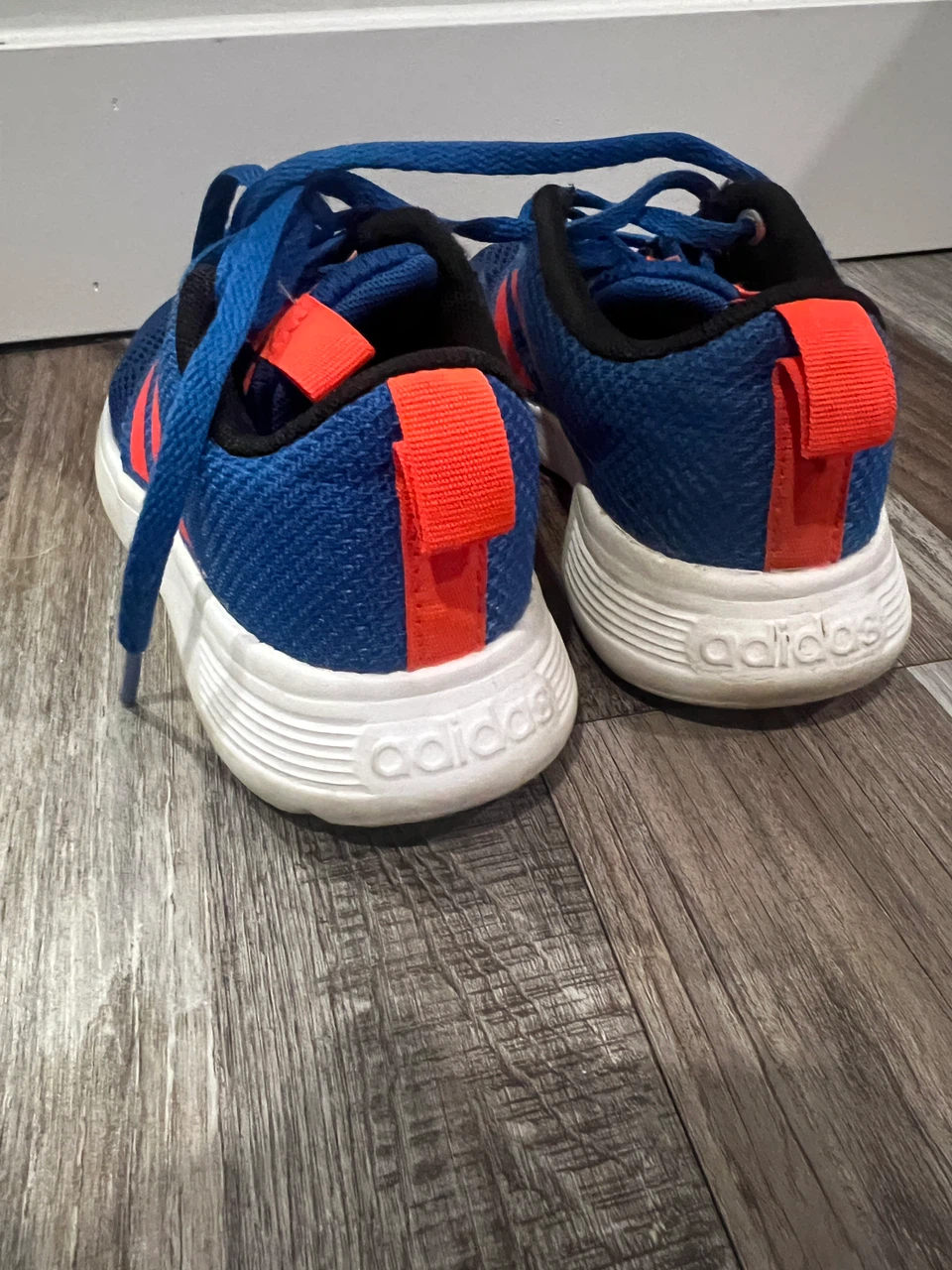 Adidas kids shoes 🏈 size 10.5 - photo 3