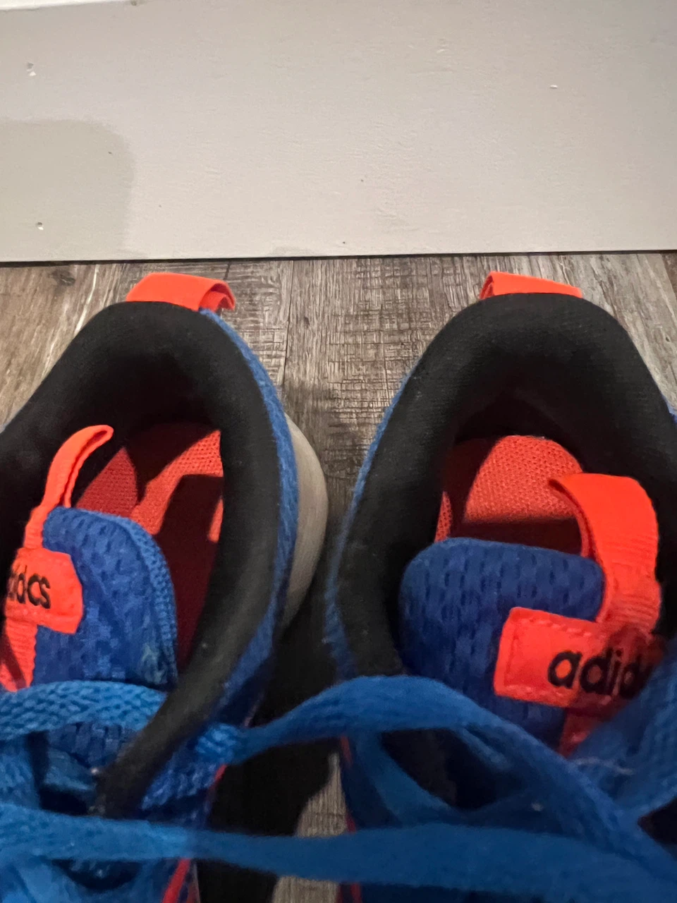 Adidas kids shoes 🏈 size 10.5 - photo 4