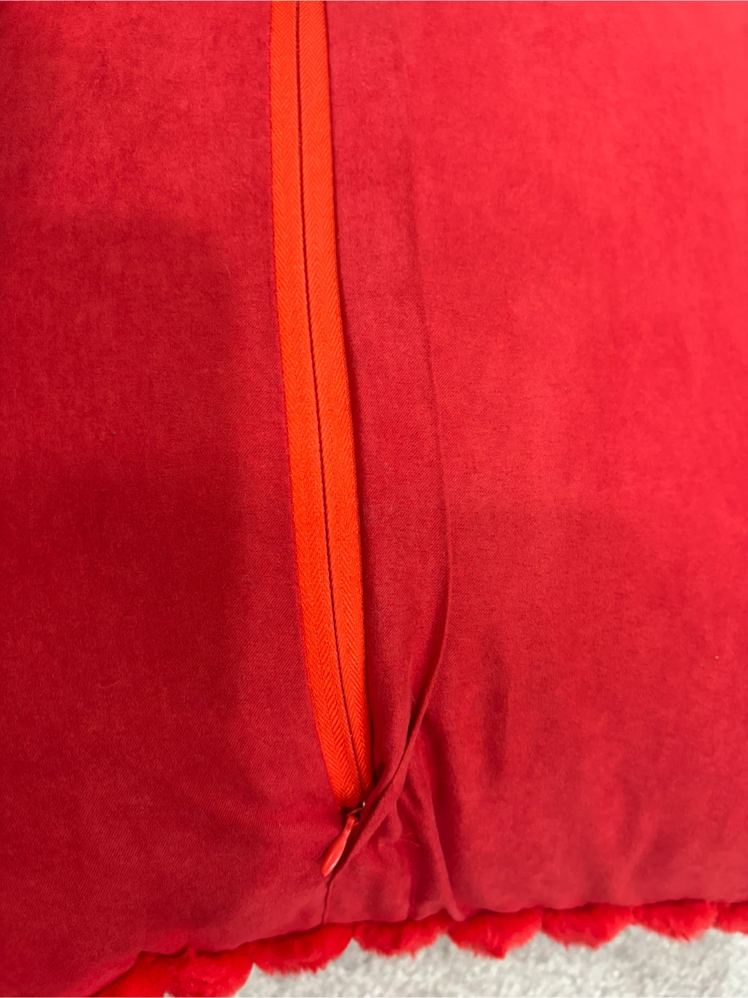 BRAND NEW RED CUSHIONS - photo 3