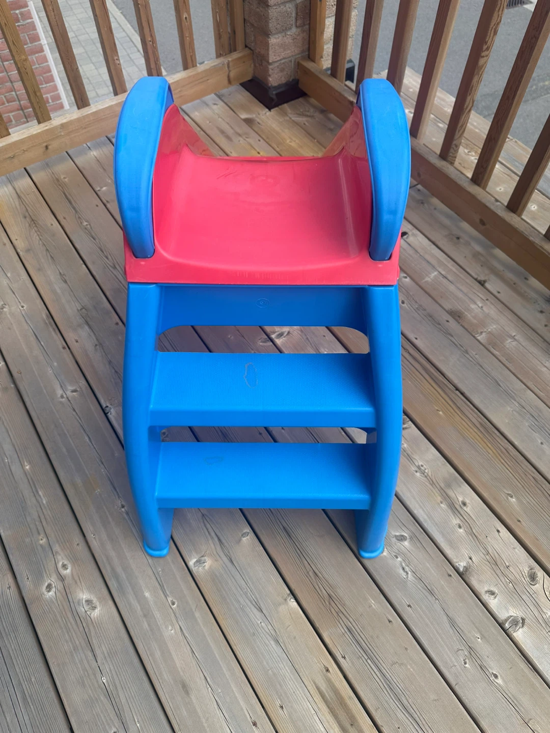 Kids Outdoor Slide – Good Condition