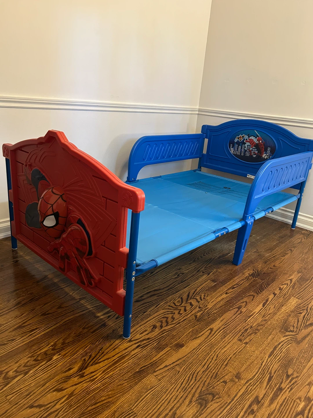 Delta Children Toddler Bed - 3D Spider-Man theme - photo 2