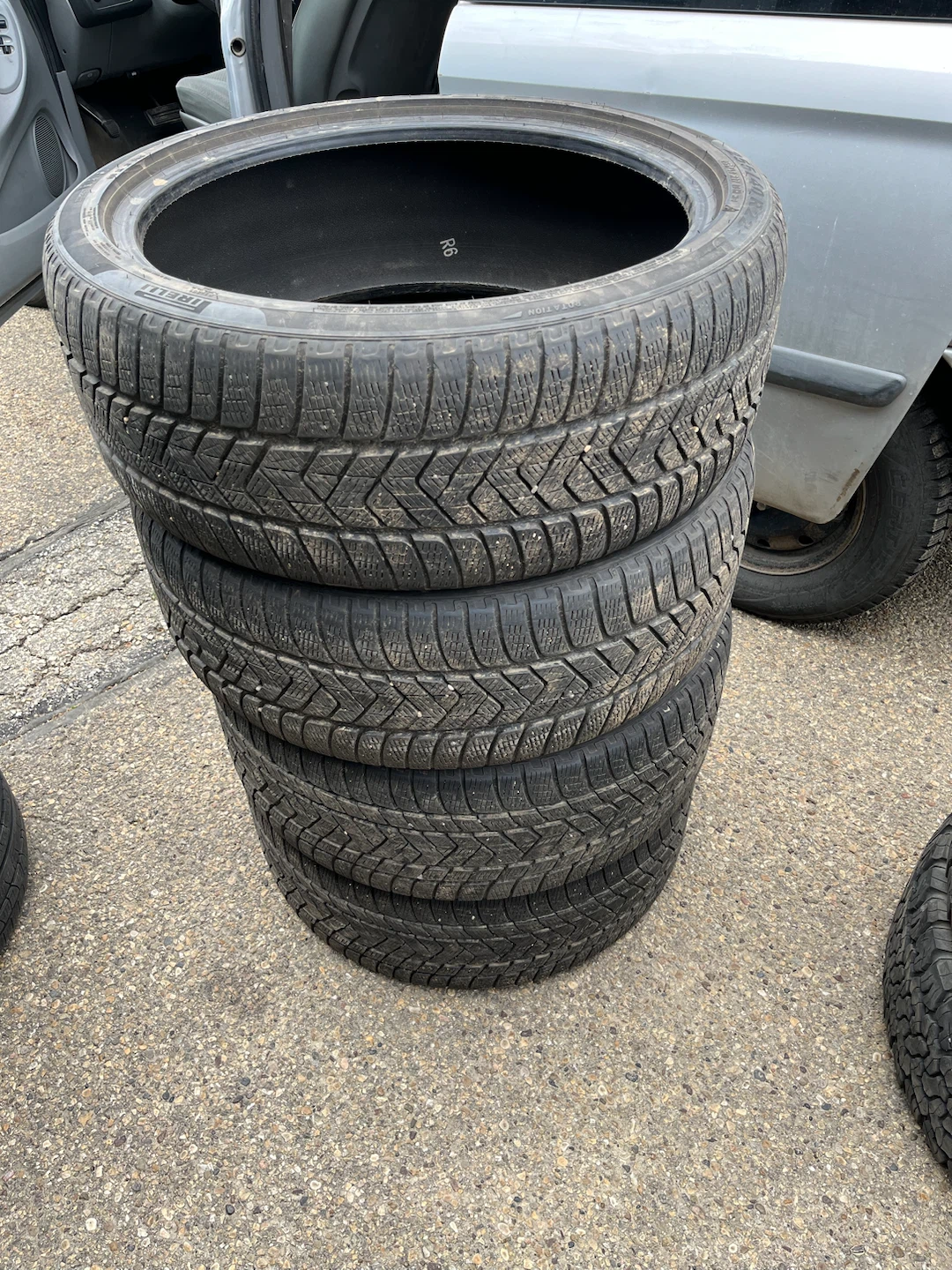 265/35R22 255/40R22 Pirelli Winter Tires