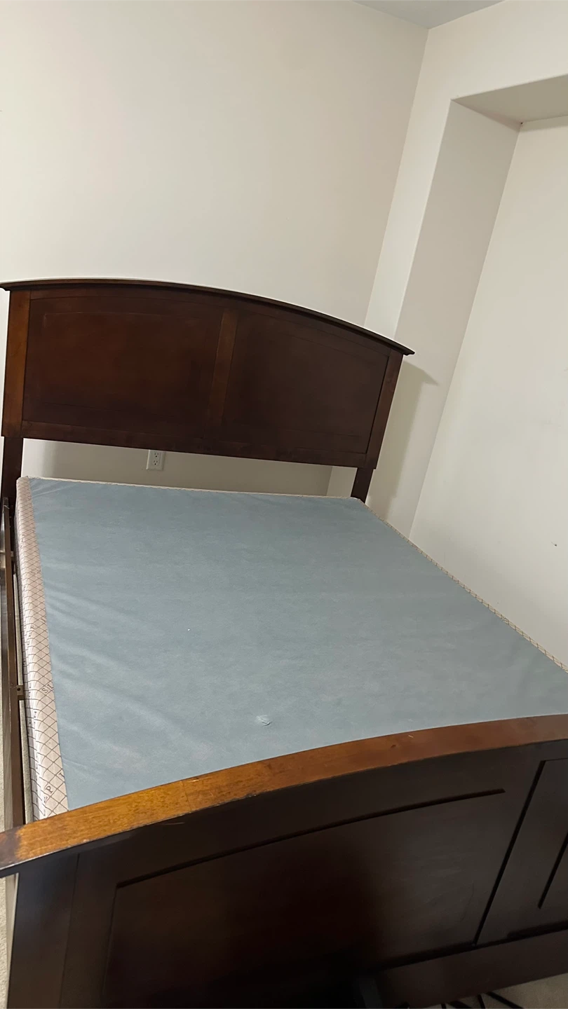 king size bed very sturdy