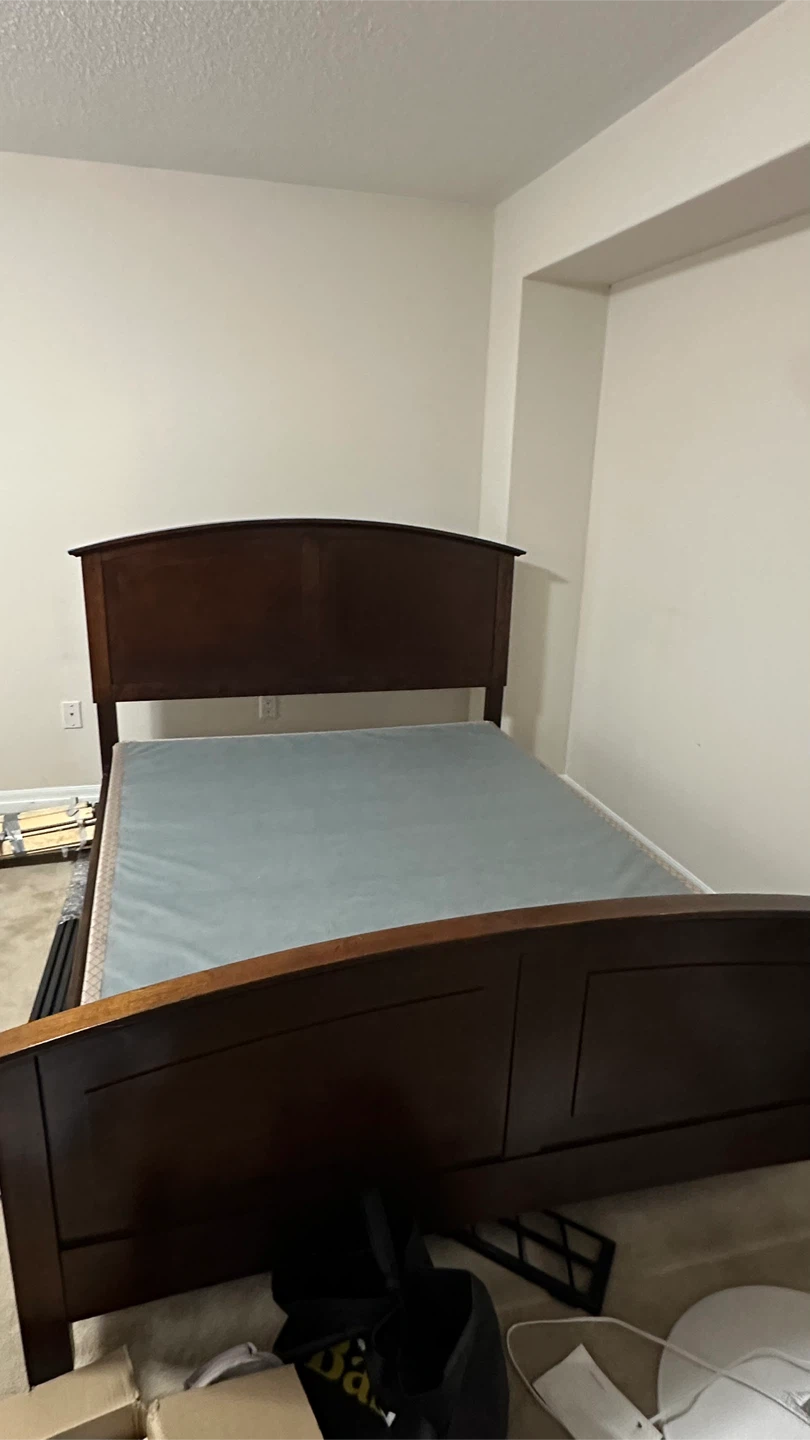 king size bed very sturdy - photo 2
