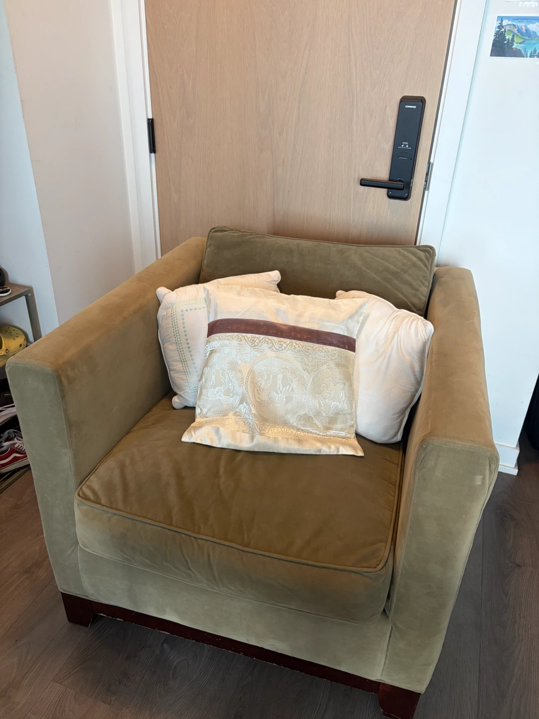 Olive green velvet armchair - photo 2
