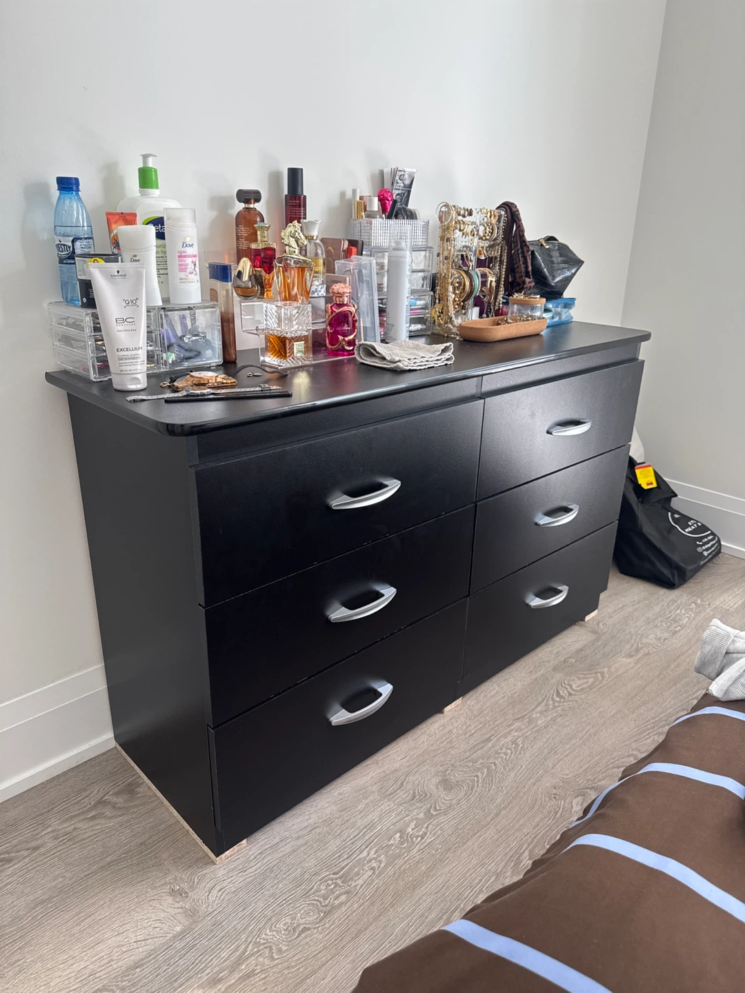 Black 6-Drawer Dresser