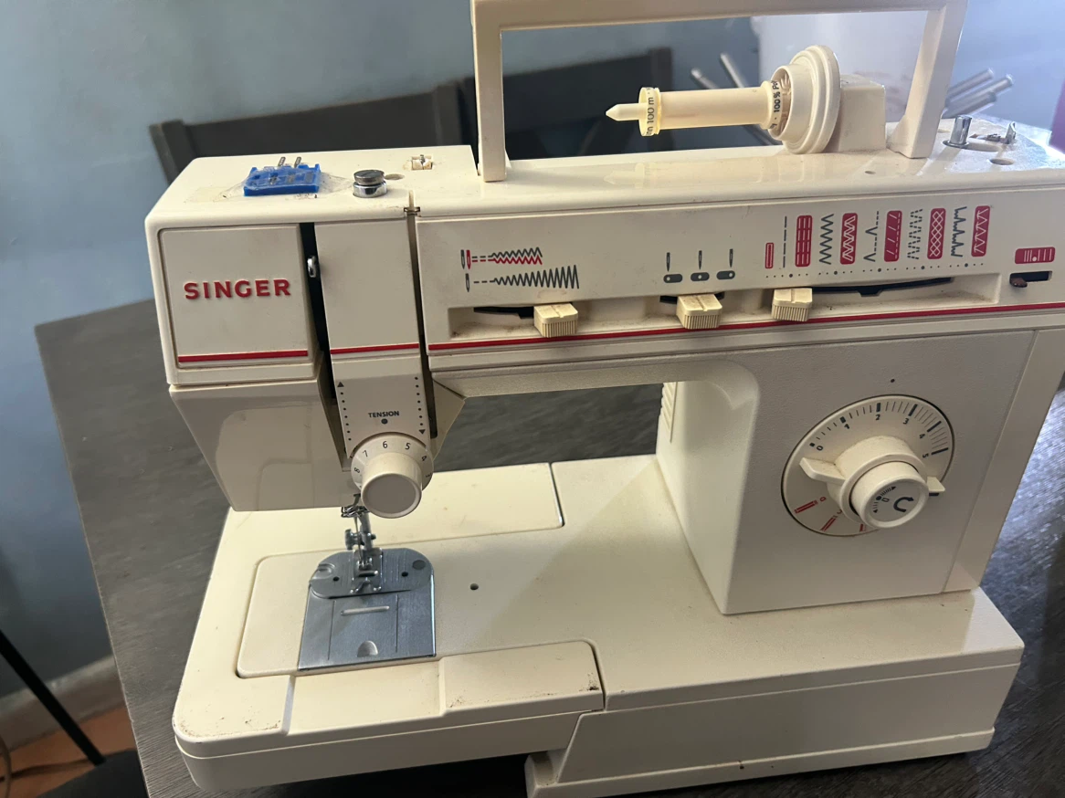 Singer Sewing Machine - photo 4
