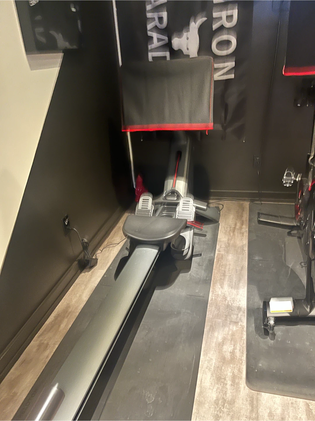 Peloton Row Rowing Machine - photo 2