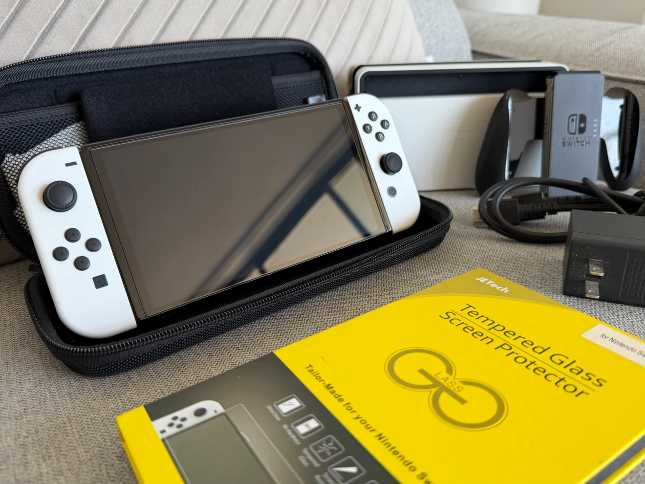 Nintendo Switch OLED - Like New - photo 5