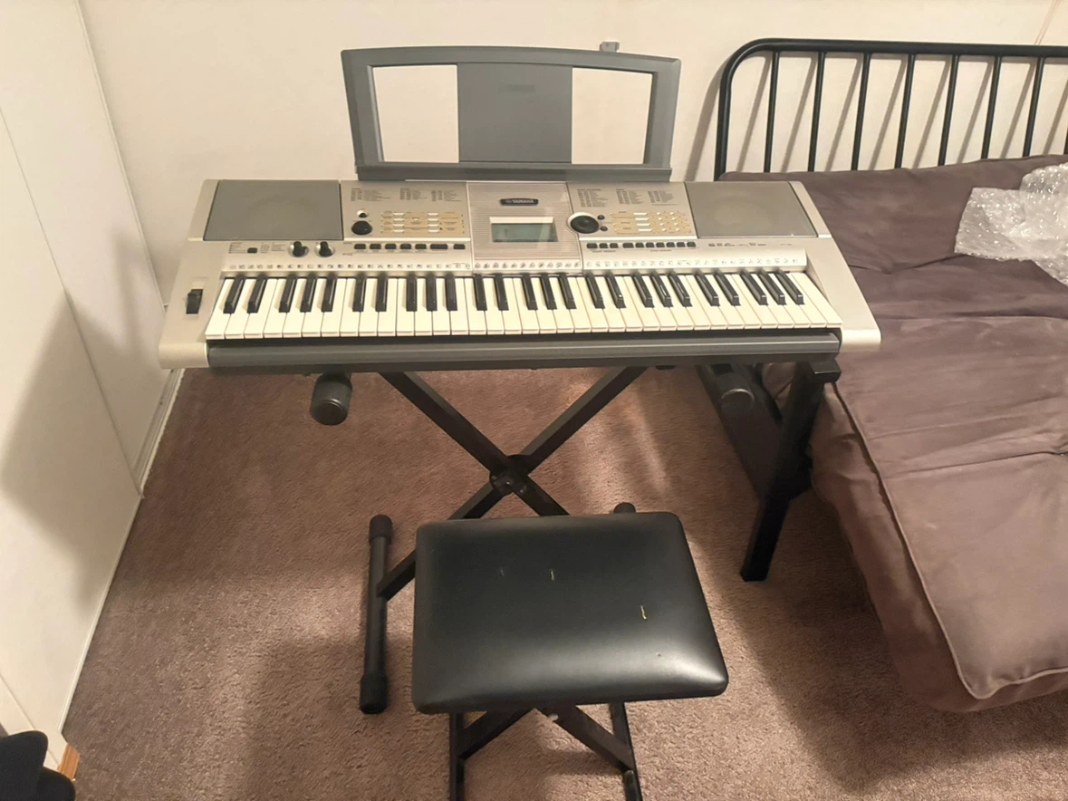 Yamaha YPT-405 Portable Keyboard