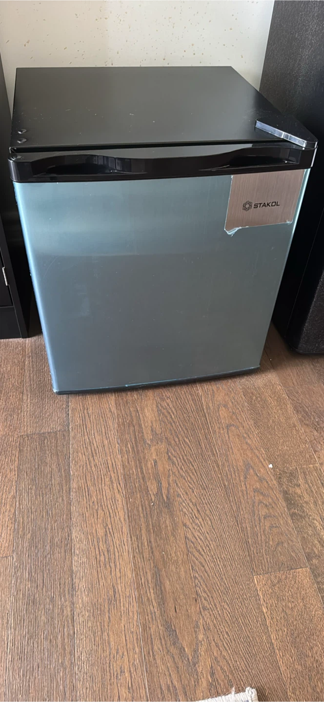 STAKOL Compact Mini Fridge - photo 2