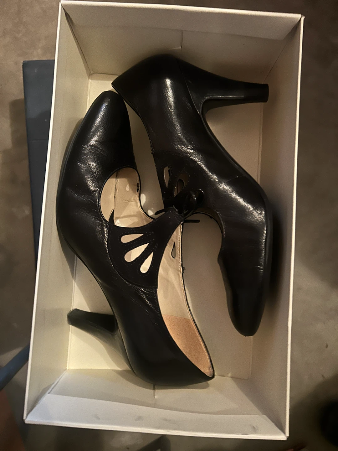 Naturalizer women’s Black Leather Heels Size 9.5M