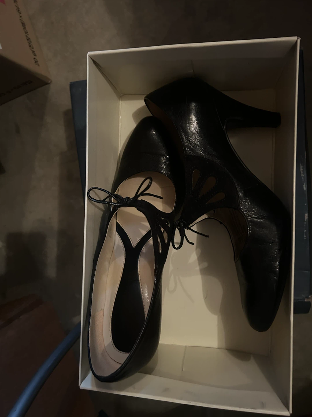 Naturalizer women’s Black Leather Heels Size 9.5M - photo 2