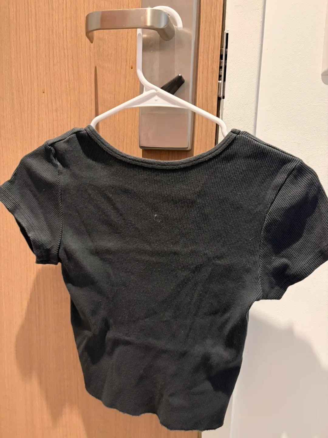 Rare Brandy Melville Ribbed V-Neck Top - photo 3