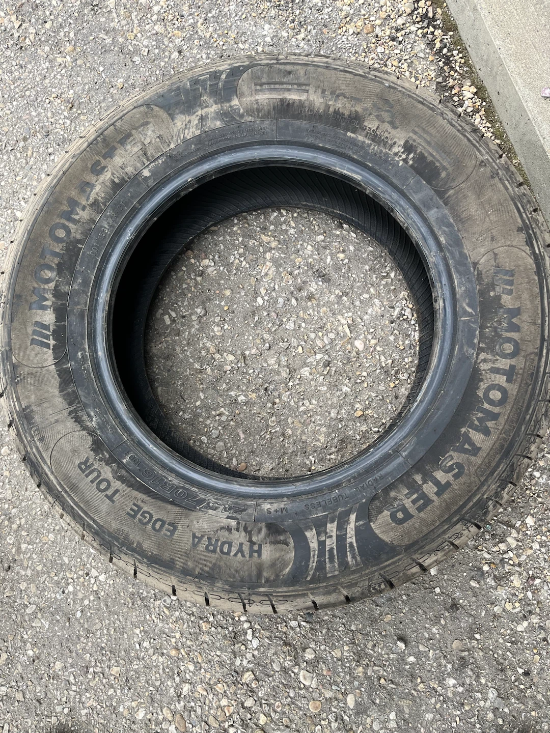 215/70R16 Motomaster Hydra Edge Tour - photo 2