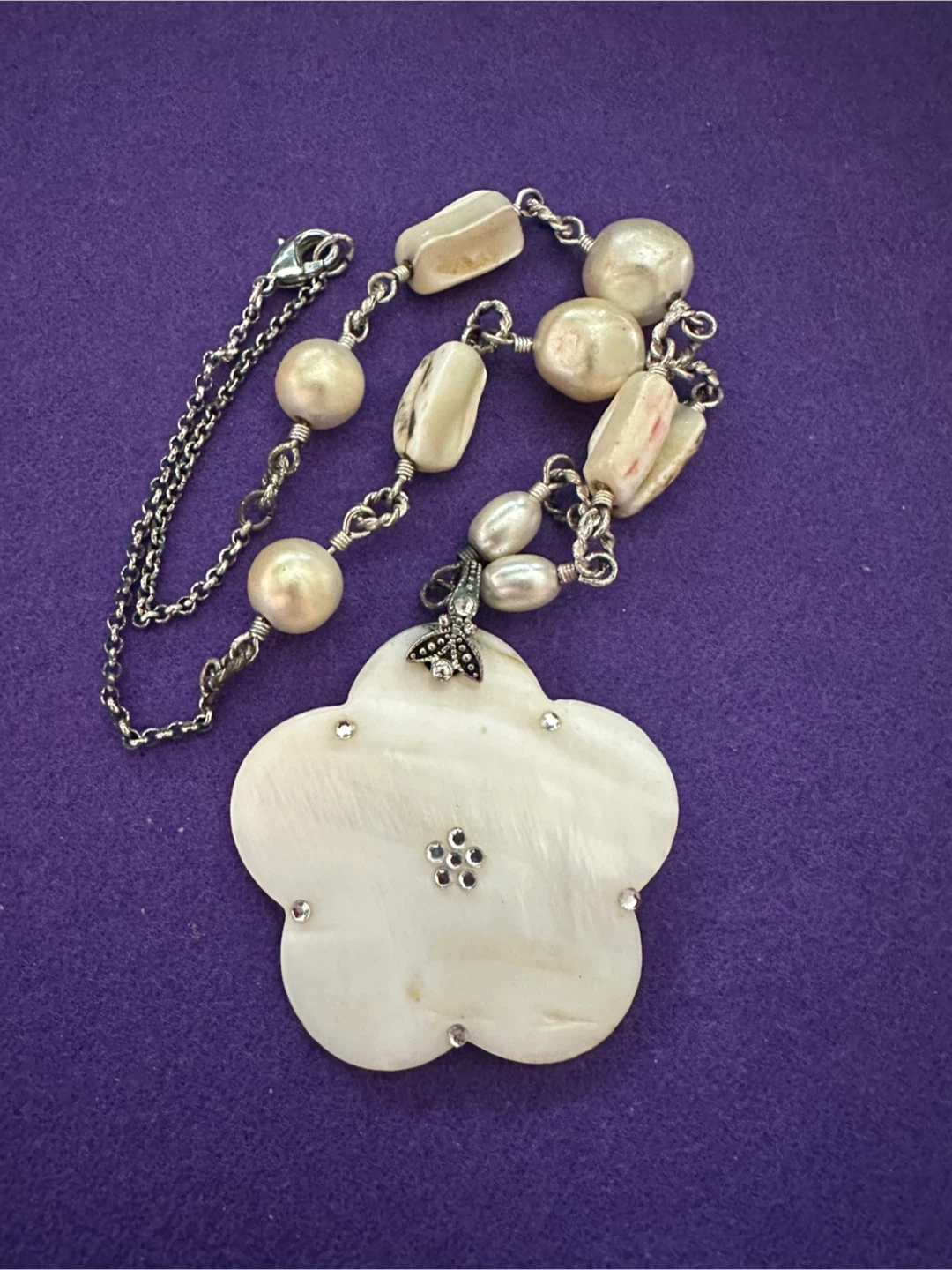 Vintage Avon Mother of Pearl Plumeria Flower Necklace - photo 2