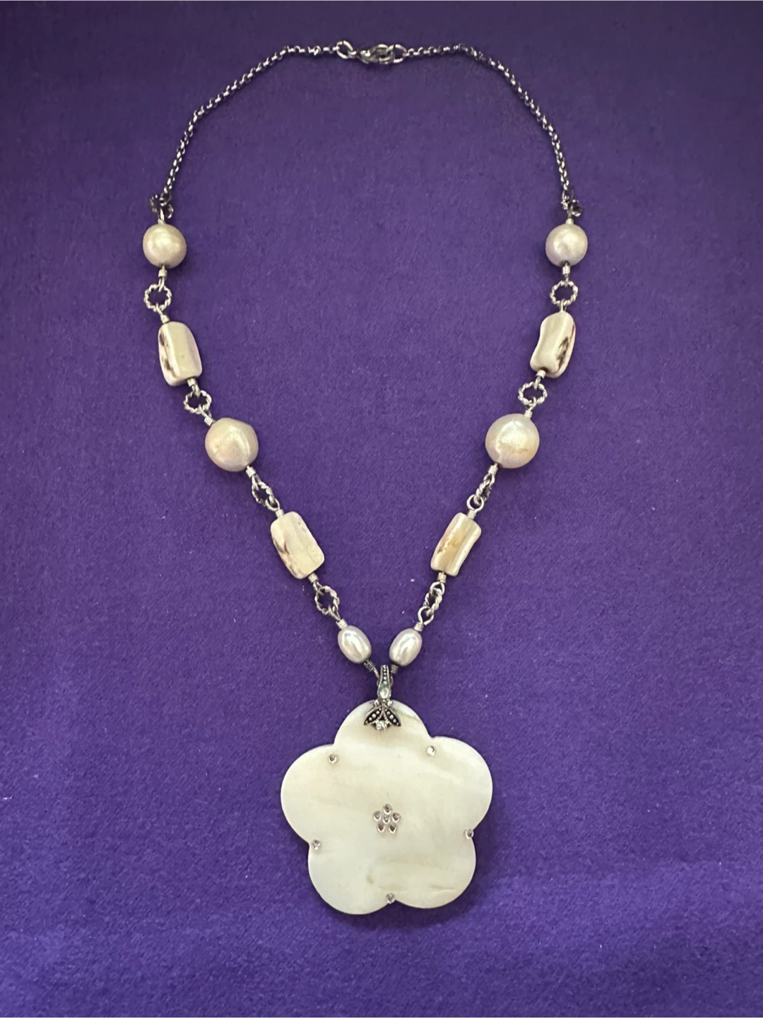 Vintage Avon Mother of Pearl Plumeria Flower Necklace - photo 3