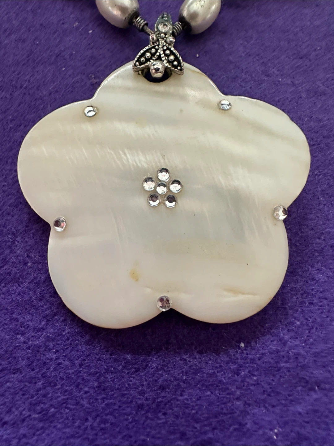 Vintage Avon Mother of Pearl Plumeria Flower Necklace - photo 4