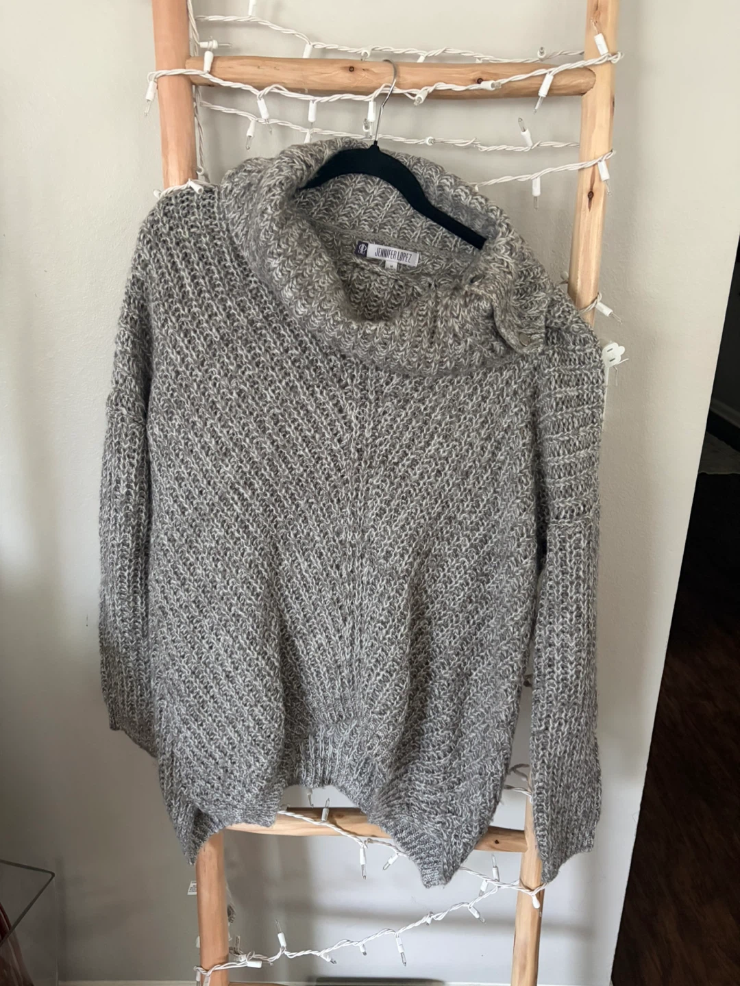 Jennifer Lopez Gray Knit Sweater - photo 2