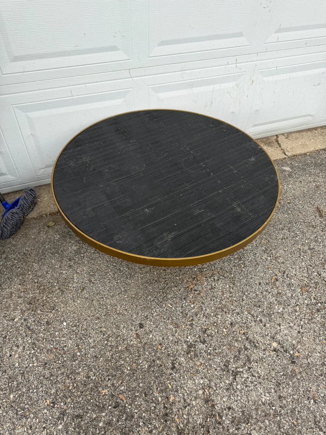 Round Coffee Table with Black Top and Gold Base - photo 3