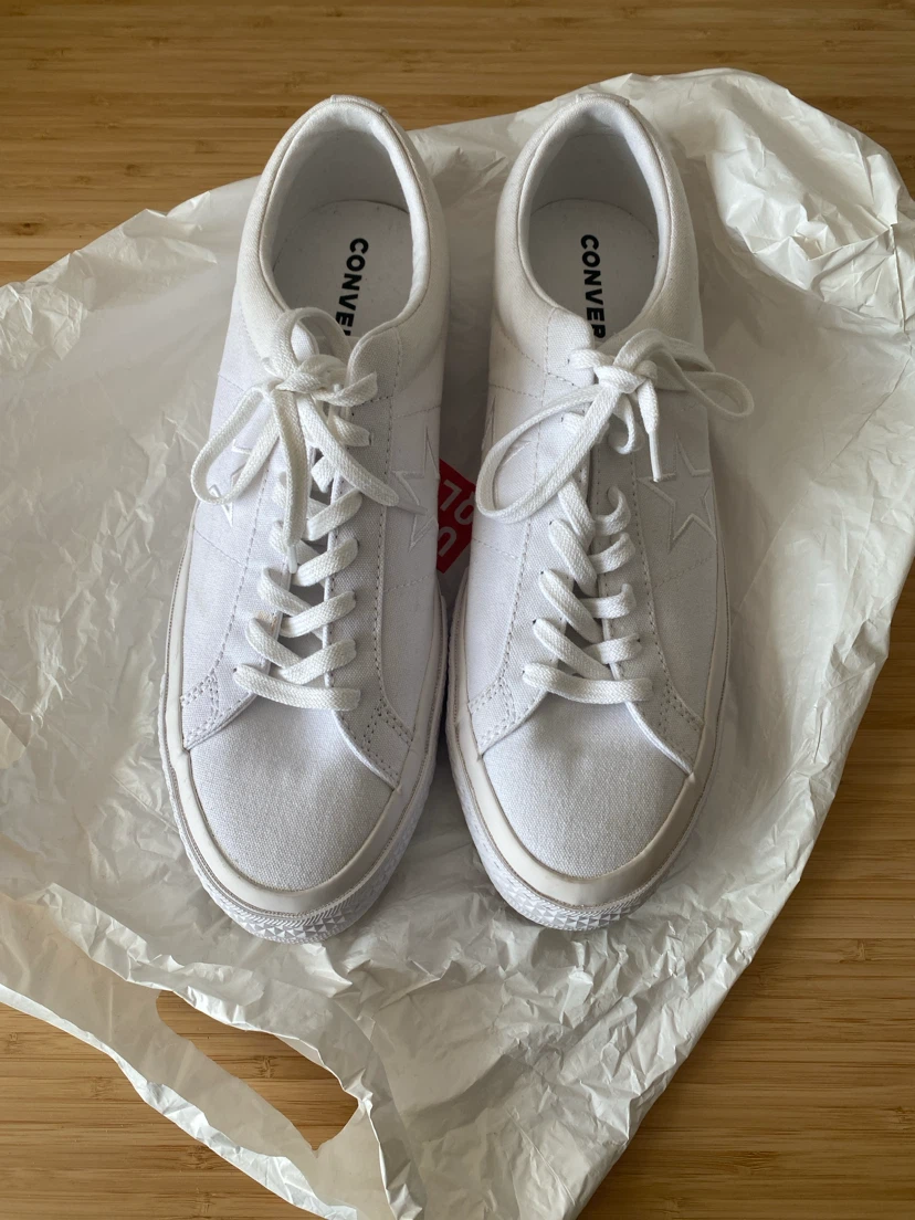 Converse White Canvas - Size 11 US