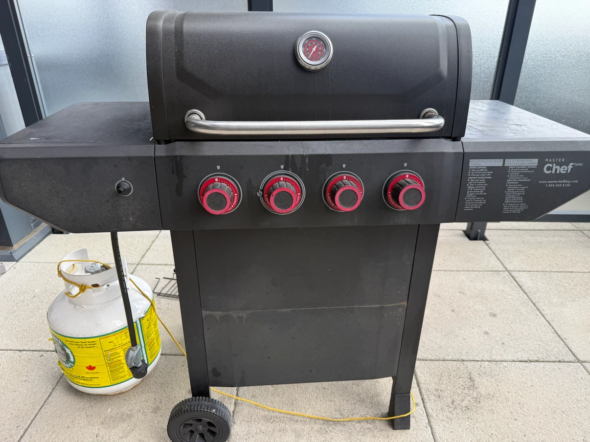 Master Chef 4-Burner Propane BBQ with Tank