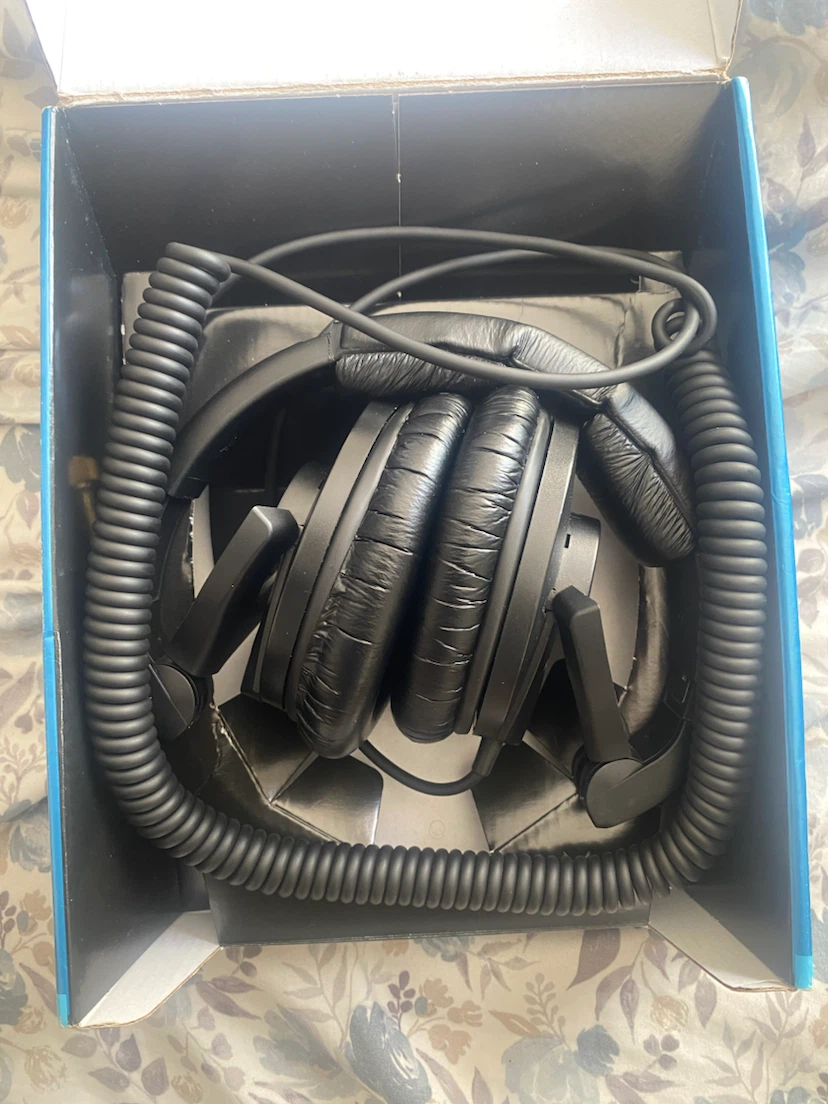 Sennheiser HD 280 Pro Headphones - photo 2