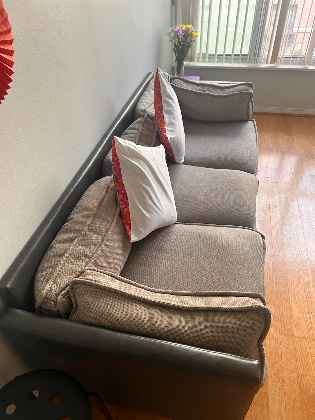 Modern Three-Seater Couch - photo 3