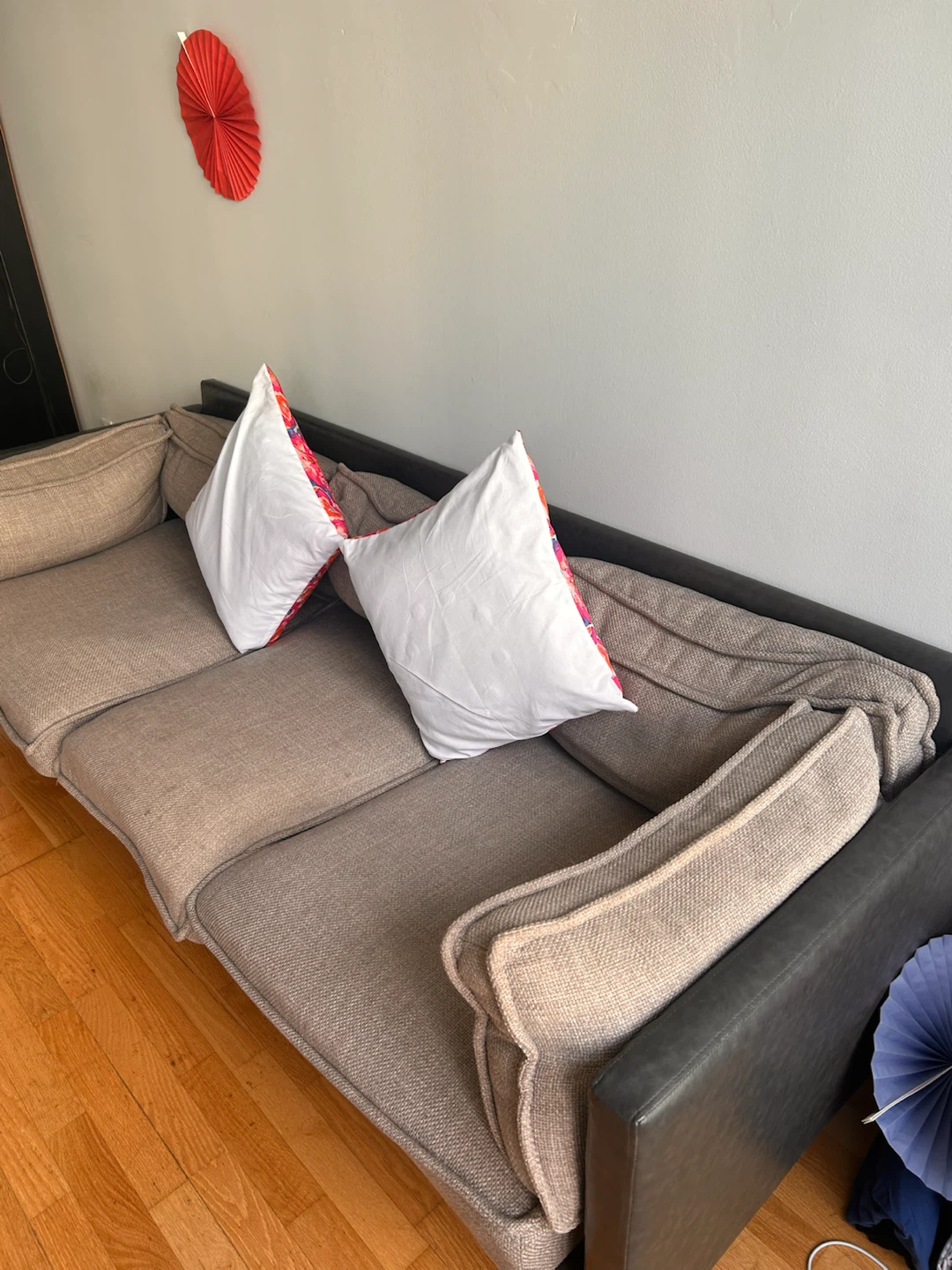 Modern Three-Seater Couch - photo 4