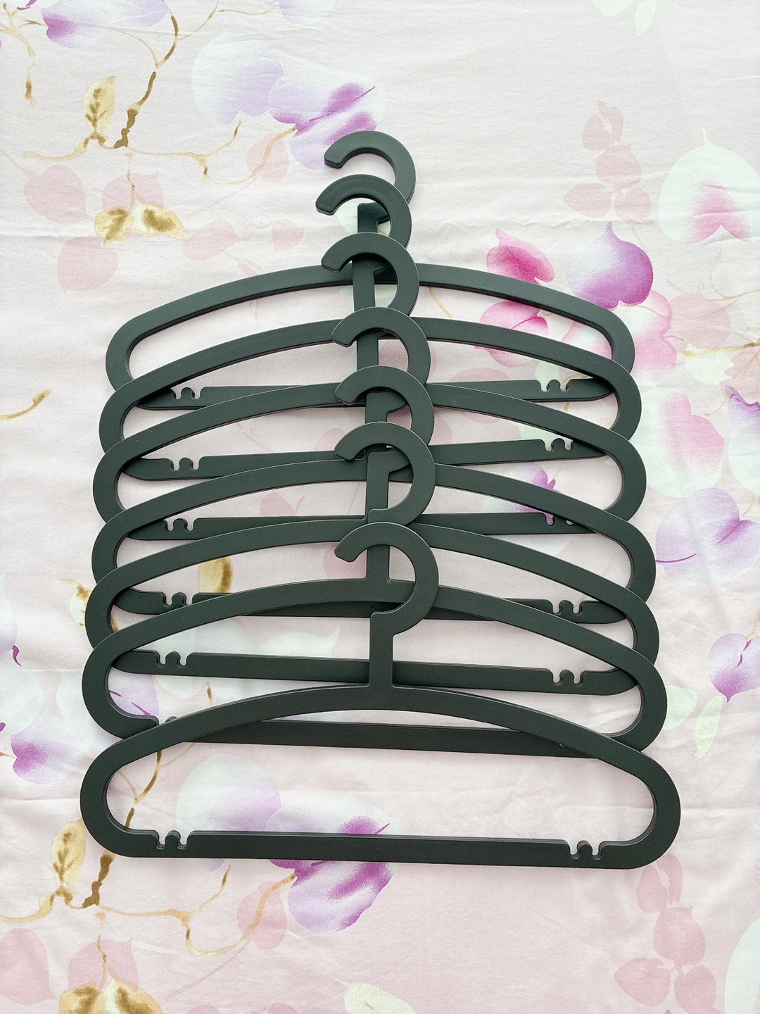Set of 7 Black Plastic Clothes Hangers