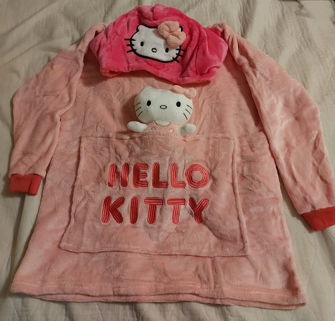 Cute hello kitty blanket hoodie with plush toy attached - photo 3