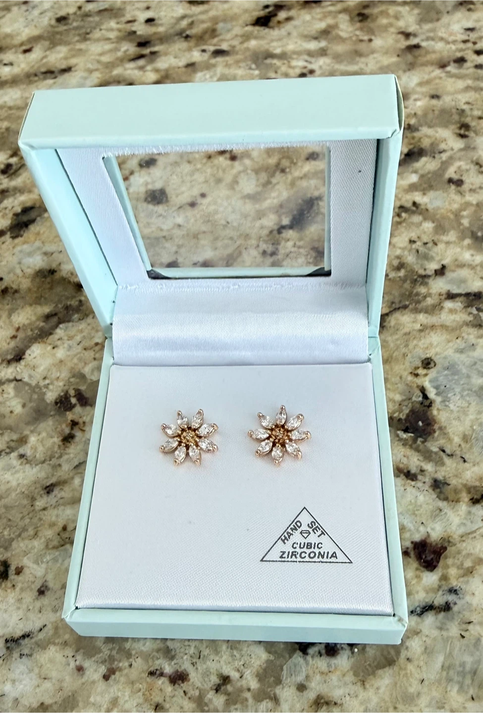 Cubic Zirconia Flower Stud Earrings <New>