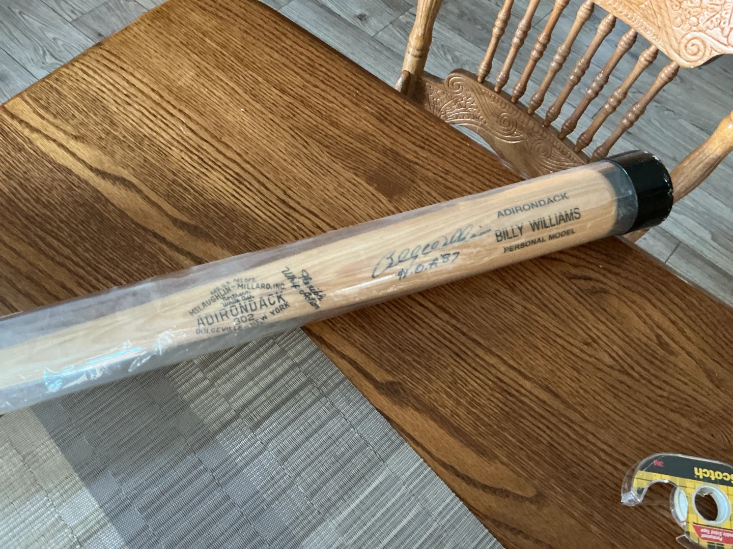 Billy Williams signed bat w/photo of signing/certificate