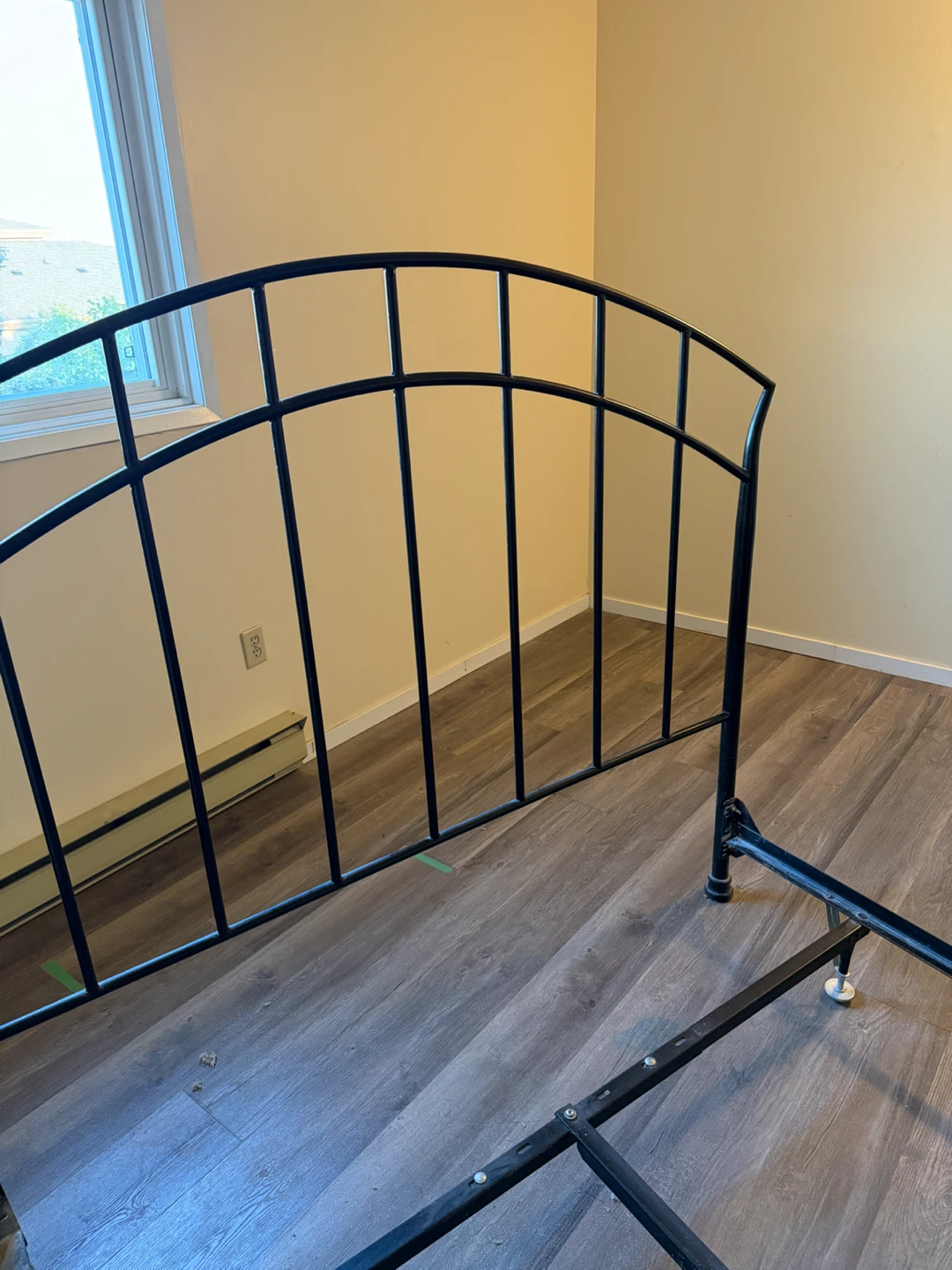Queen size bed frame - photo 2