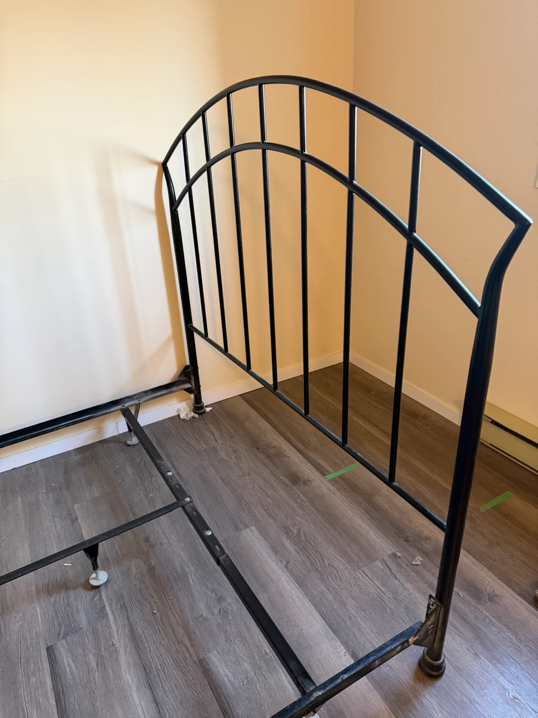 Queen size bed frame - photo 4