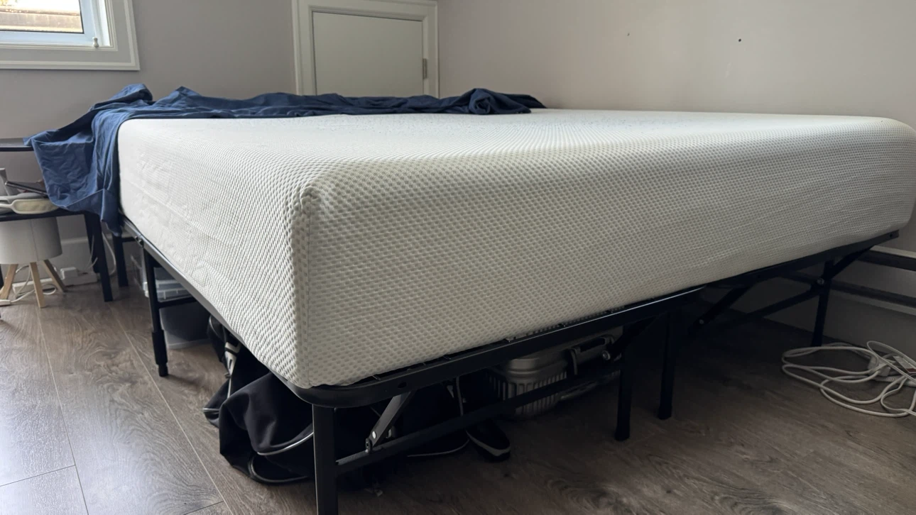 Zinus Queen Mattress - 10 Inch with frame - photo 3